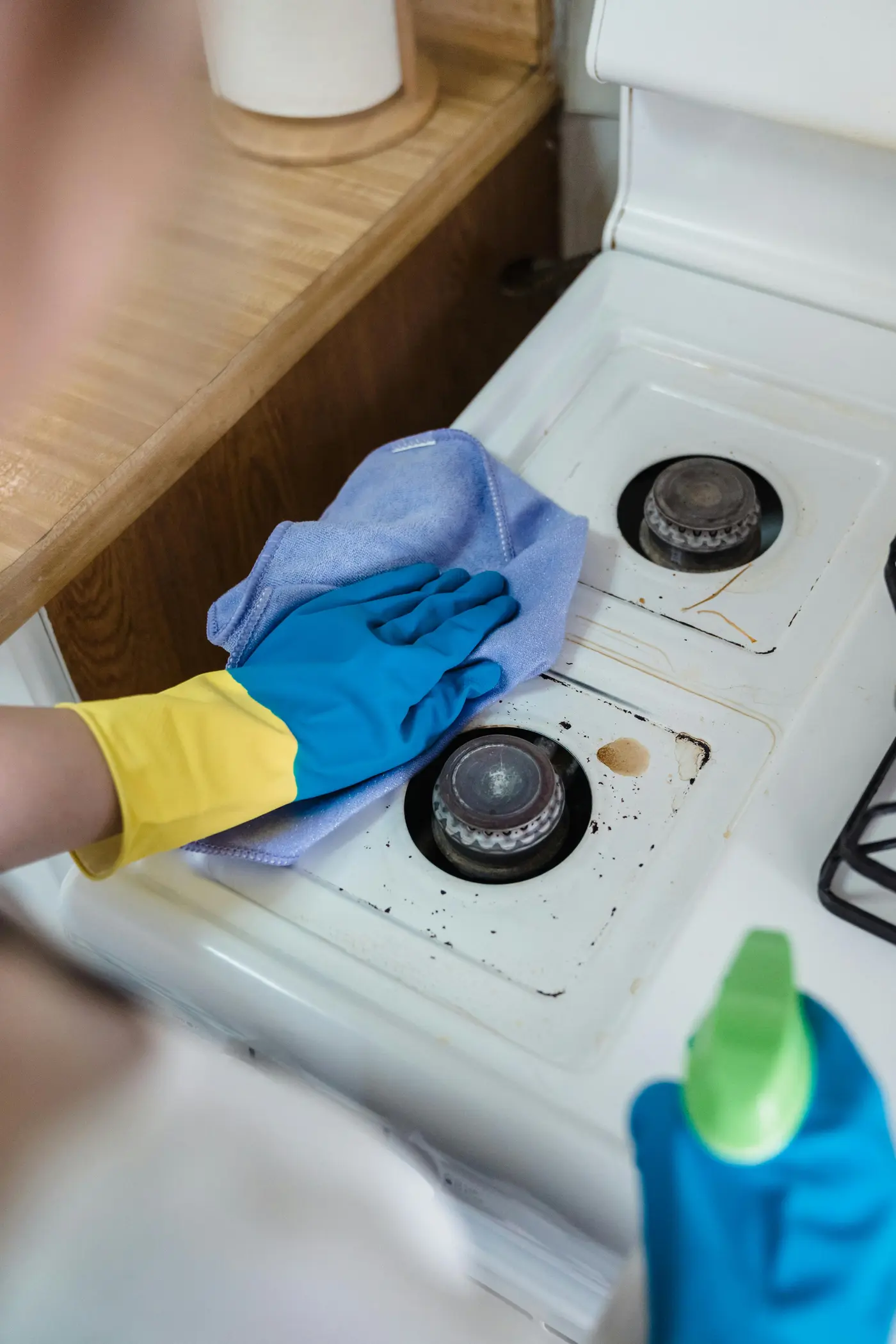 Deep cleaning of kitchen surfaces and grease-prone areas